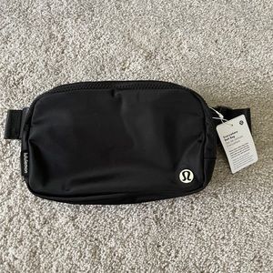 Lululemon Everywhere Belt Bag